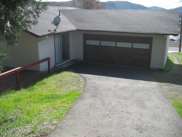 House for rent at 1113 NE Grandview Dr, Roseburg, OR 97470