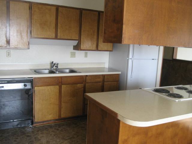 House for rent at 1113 NE Grandview Dr, Roseburg, OR 97470