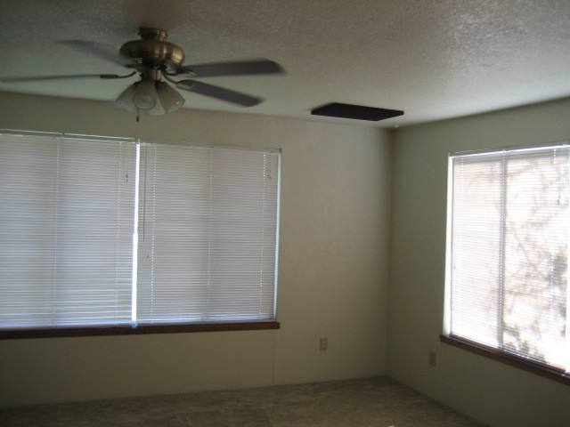 House for rent at 1113 NE Grandview Dr, Roseburg, OR 97470