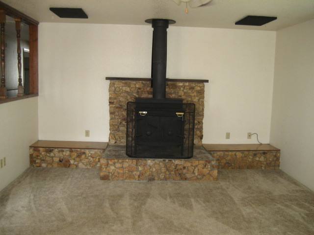 House for rent at 1113 NE Grandview Dr, Roseburg, OR 97470