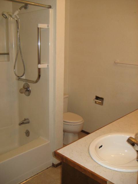 House for rent at 1113 NE Grandview Dr, Roseburg, OR 97470