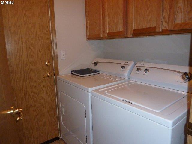 Apartment for rent at 3696 & 3698 Joe Ave, Roseburg, OR 97471