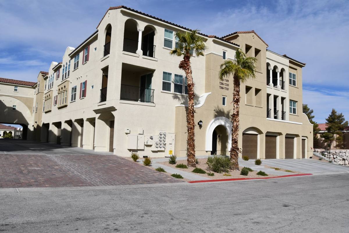 Condo for rent at 2555 Hampton Rd, Henderson, NV 89052