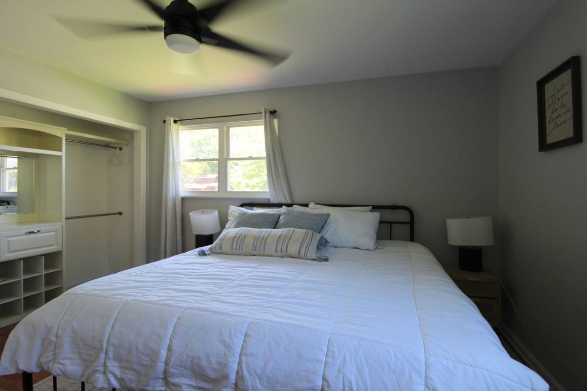 House for rent at 221 Alleghany Dr, McGaheysville, VA 22840