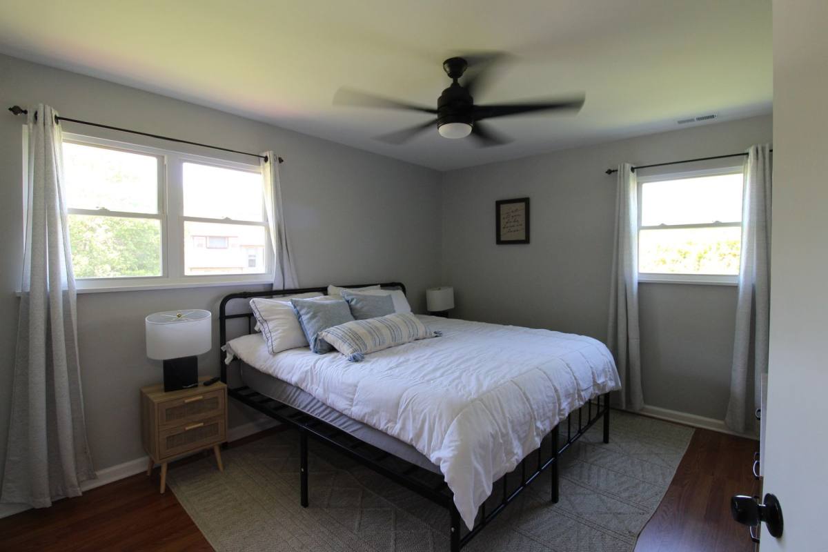 House for rent at 221 Alleghany Dr, McGaheysville, VA 22840