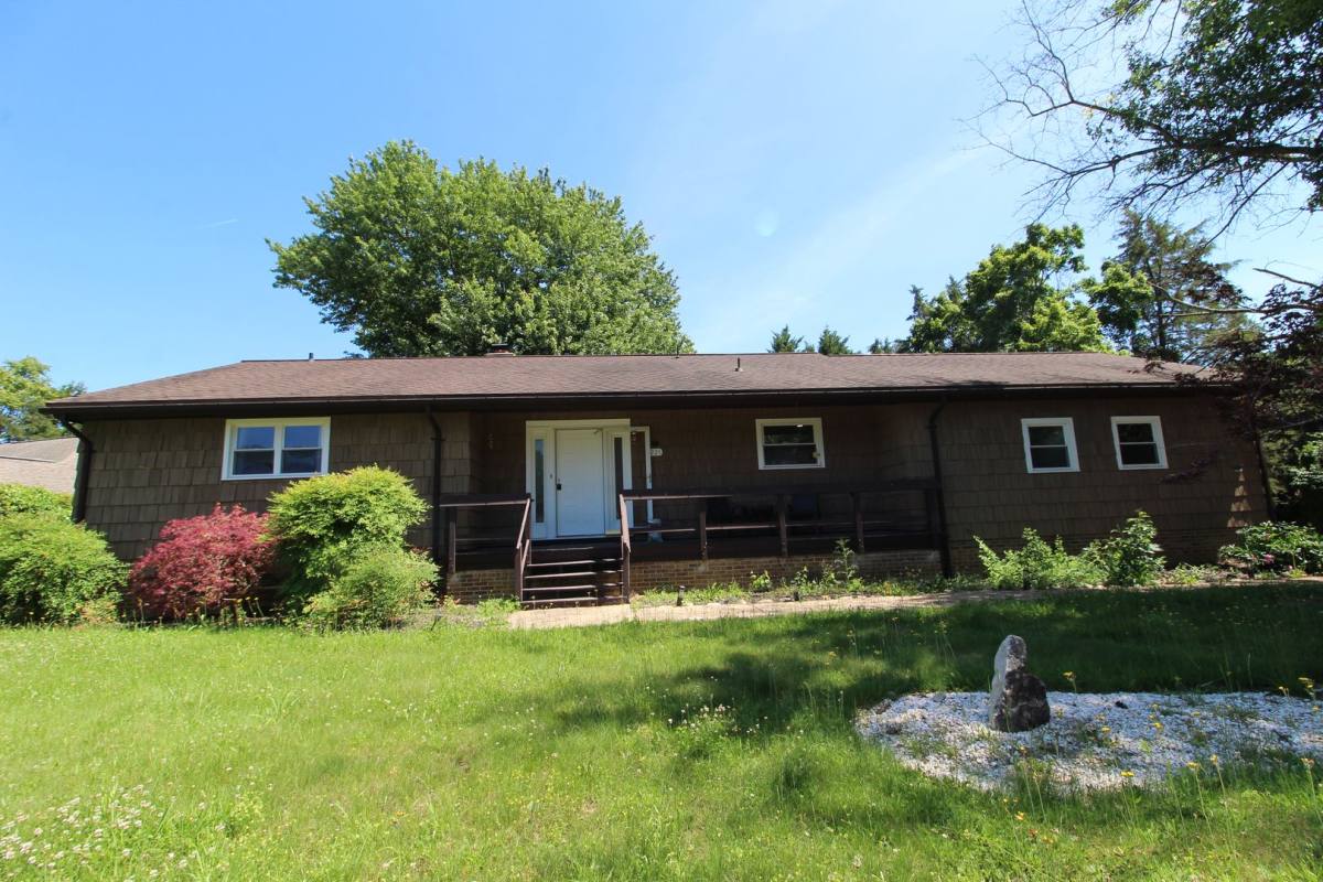 House for rent at 221 Alleghany Dr, McGaheysville, VA 22840