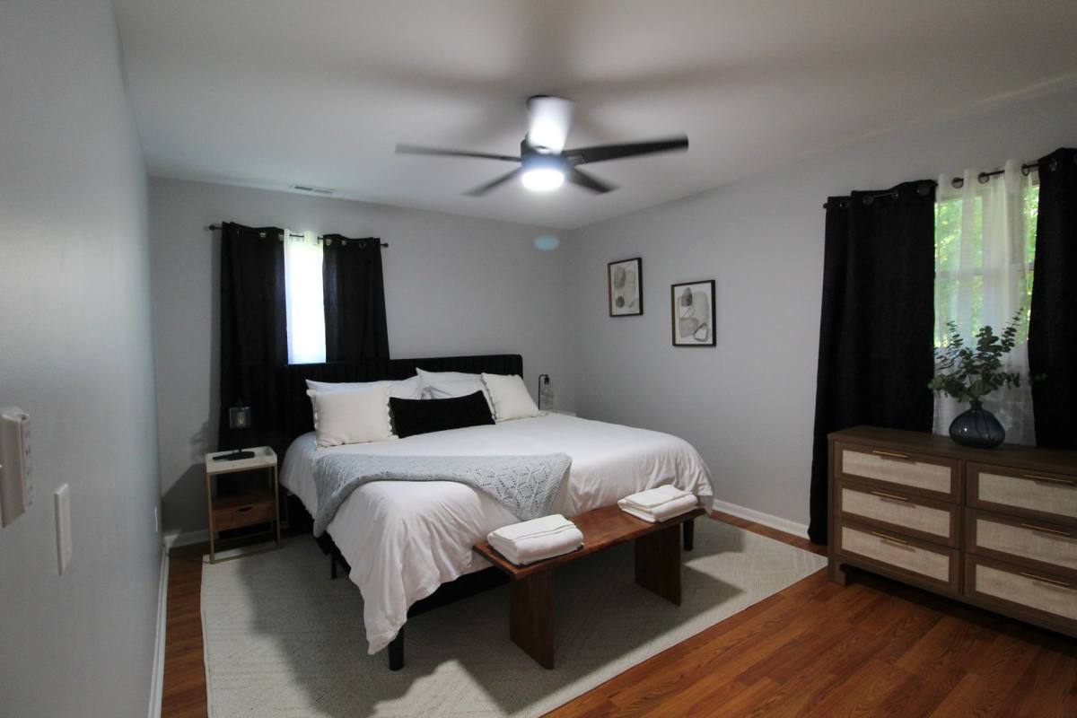 House for rent at 221 Alleghany Dr, McGaheysville, VA 22840