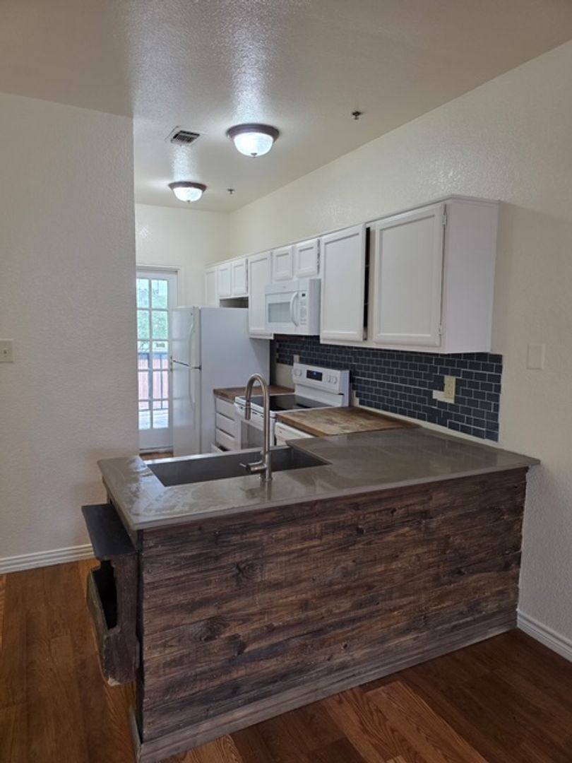 Condo for rent at 4800 W Lovers Lane #512, Dallas, TX 75209