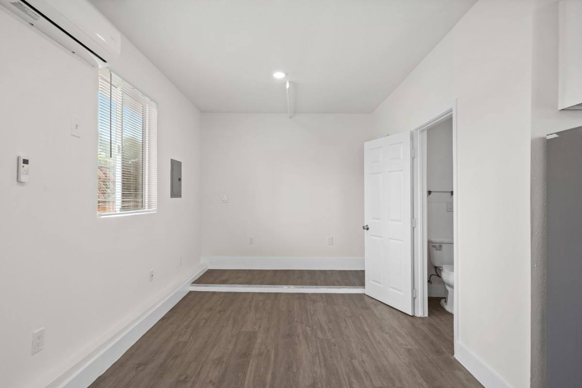 Apartment for rent at 5905 Whitnall Highway, North Hollywood, CA 91601