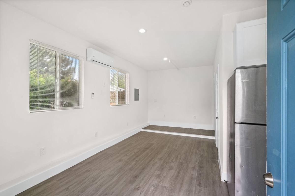 Apartment for rent at 5905 Whitnall Highway, North Hollywood, CA 91601