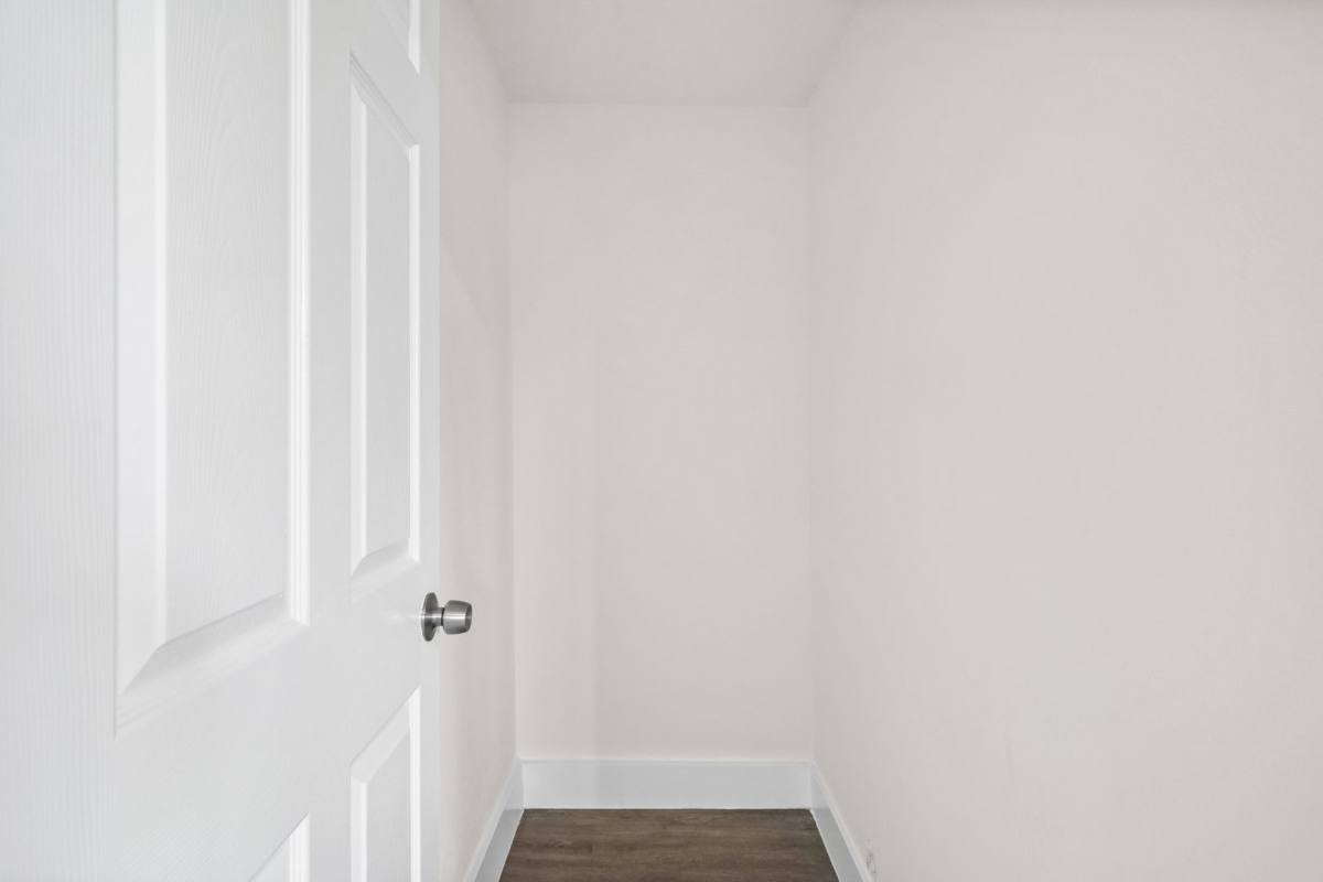 Apartment for rent at 5905 Whitnall Highway, North Hollywood, CA 91601
