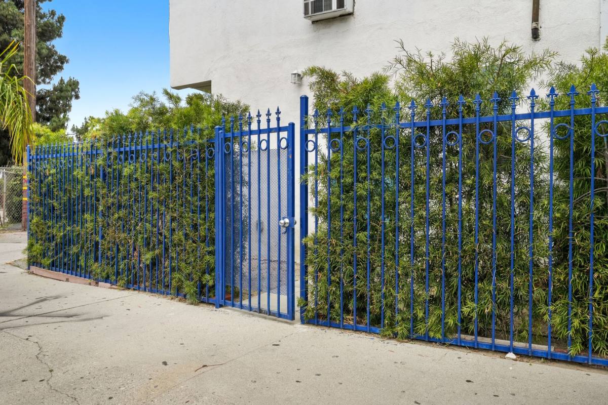 Apartment for rent at 5905 Whitnall Highway, North Hollywood, CA 91601