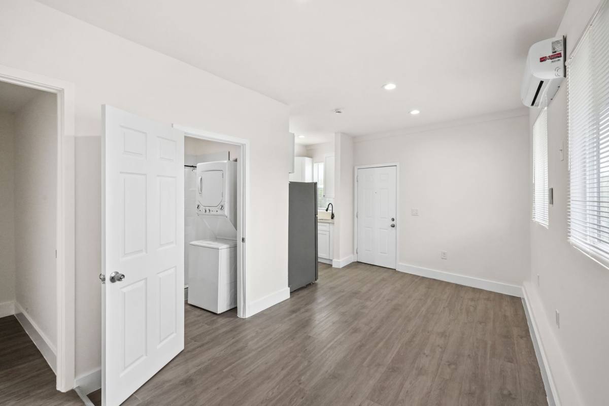 Apartment for rent at 5905 Whitnall Highway, North Hollywood, CA 91601