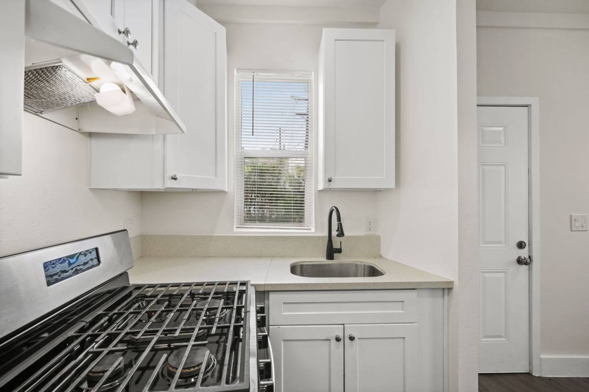 Apartment for rent at 5905 Whitnall Highway, North Hollywood, CA 91601