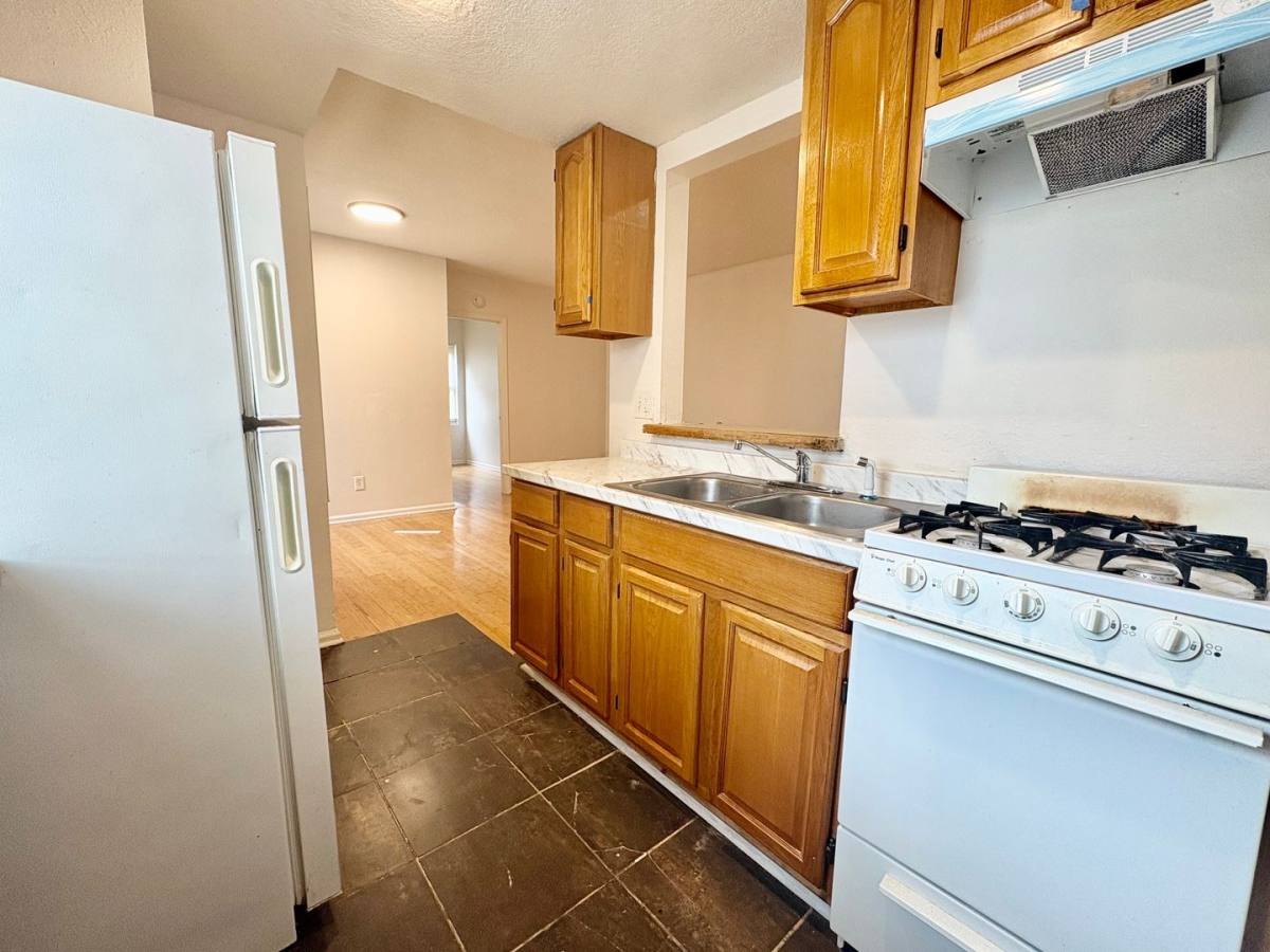 Apartment for rent at 3421 Wyandotte St, Kansas City, MO 64111