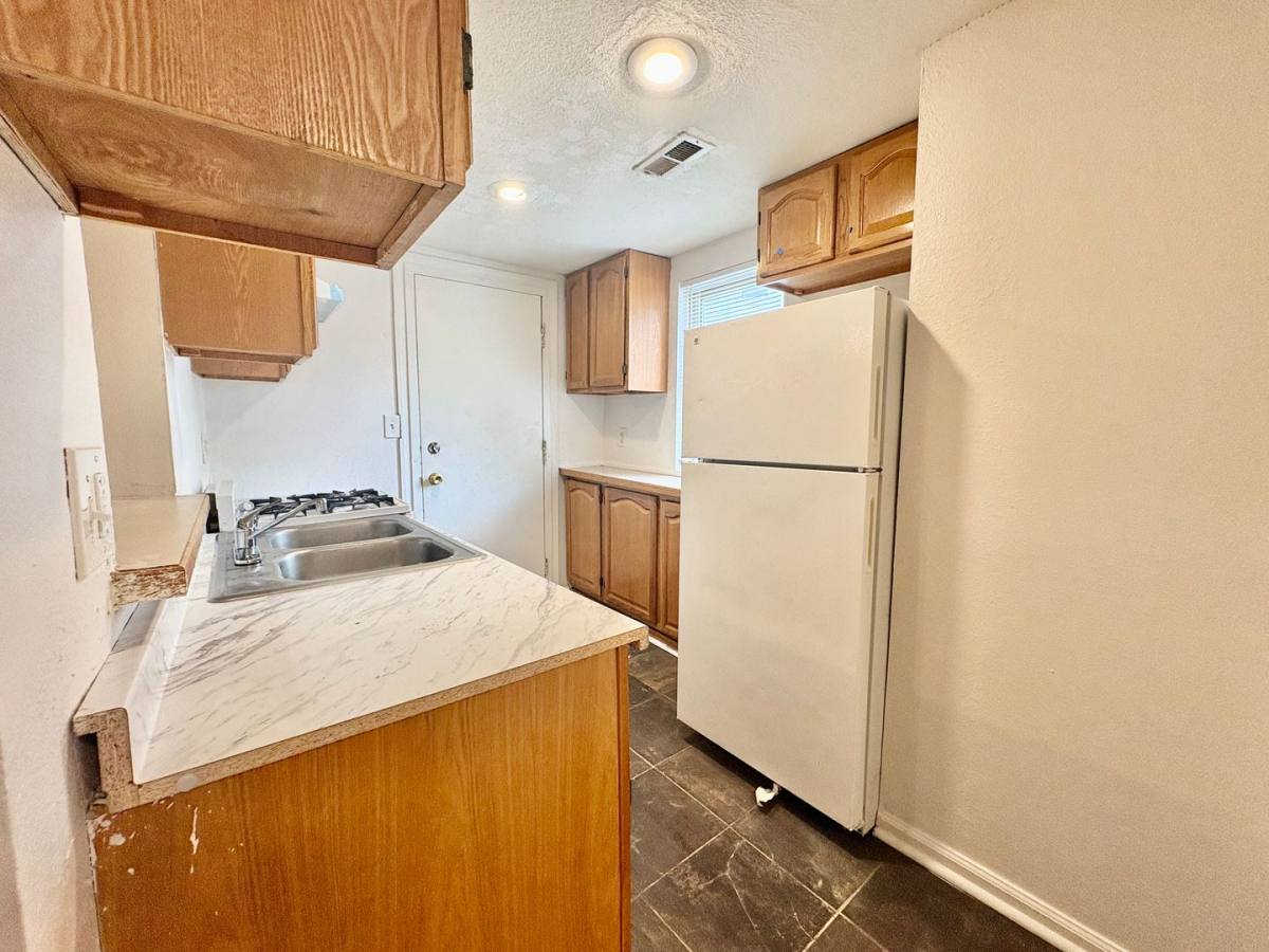 Apartment for rent at 3421 Wyandotte St, Kansas City, MO 64111