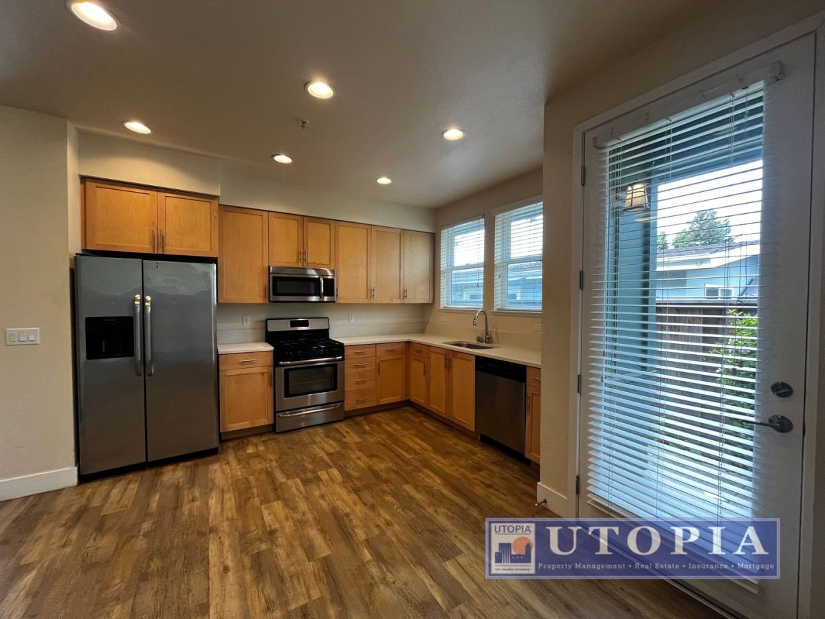 Townhouse for rent at 113 Jacobs Lane, Santa Cruz, CA 95062