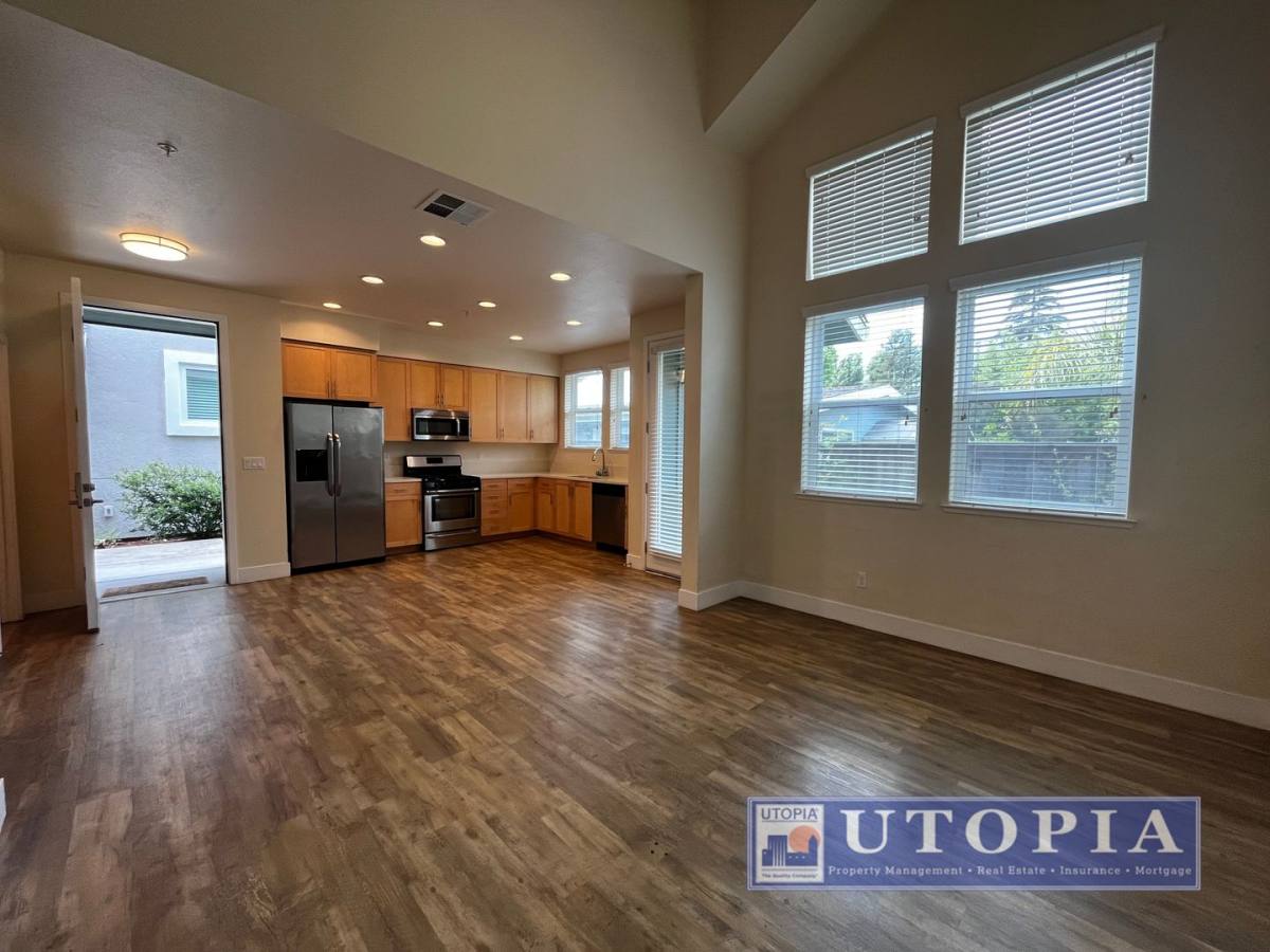 Townhouse for rent at 113 Jacobs Lane, Santa Cruz, CA 95062