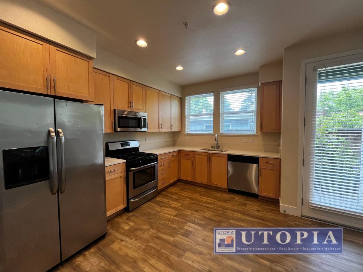 Townhouse for rent at 113 Jacobs Lane, Santa Cruz, CA 95062
