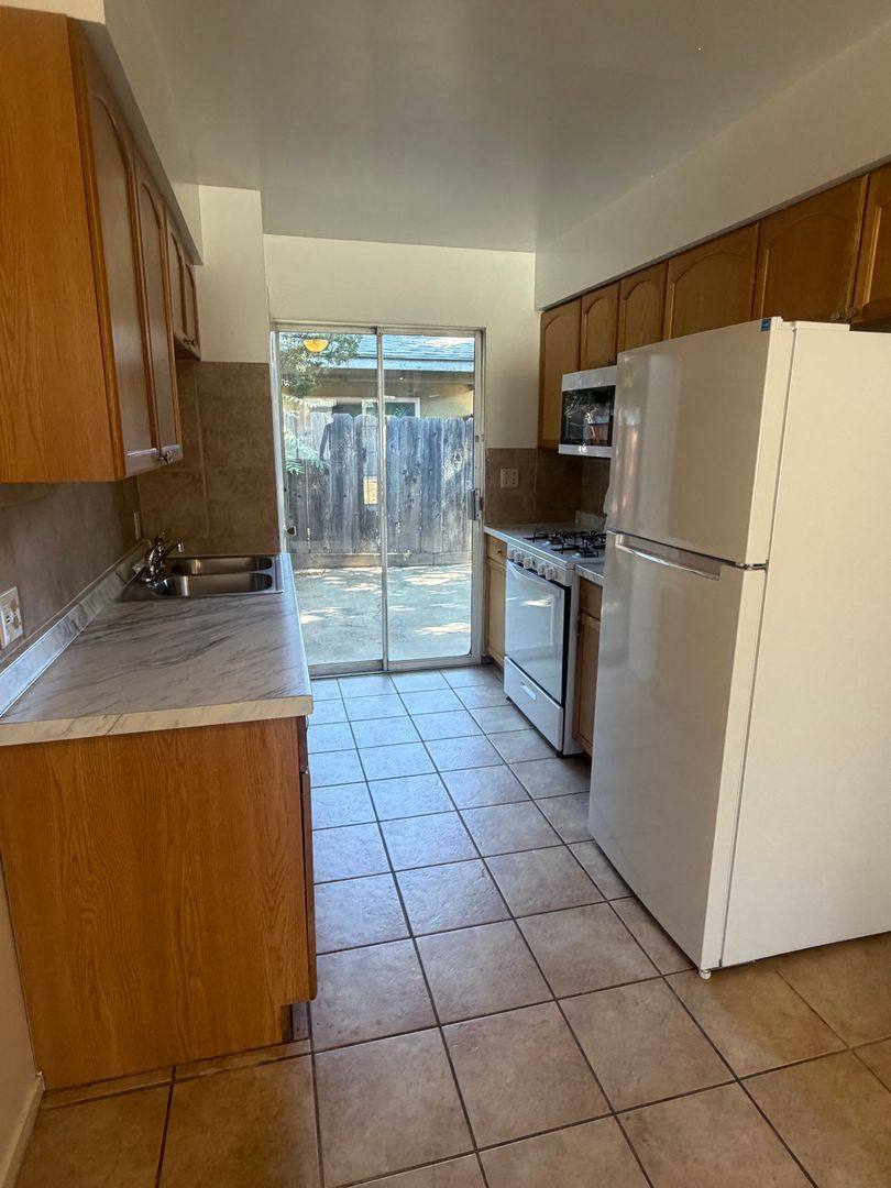 Apartment for rent at 2011 Parker Place, Hanford, CA 93230