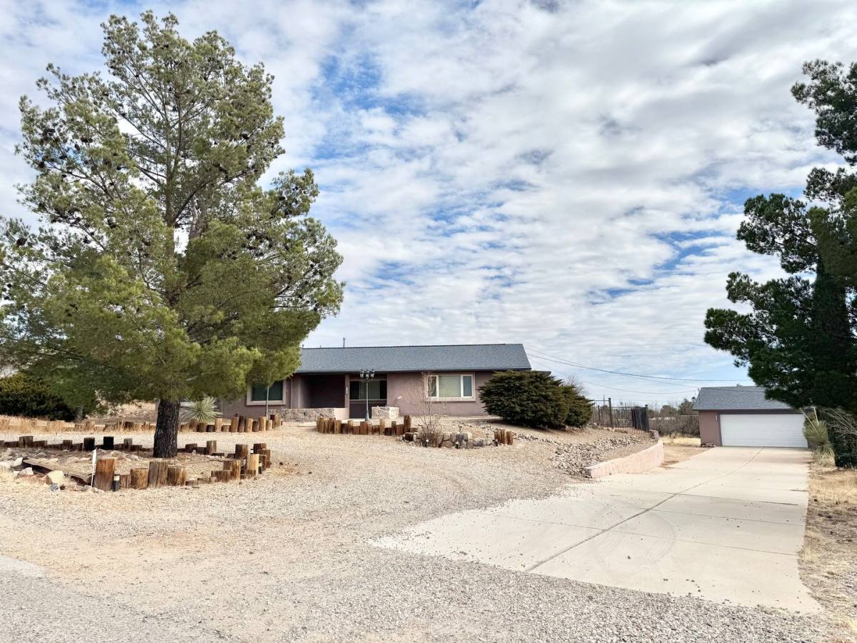 House for rent at 1327 S Yucca Dr, Sierra Vista, AZ 85635