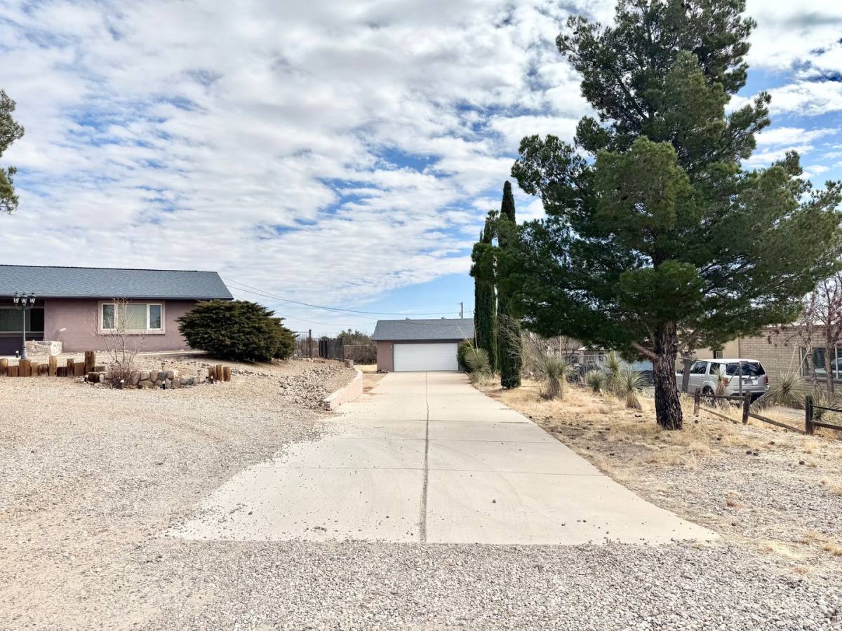 House for rent at 1327 S Yucca Dr, Sierra Vista, AZ 85635