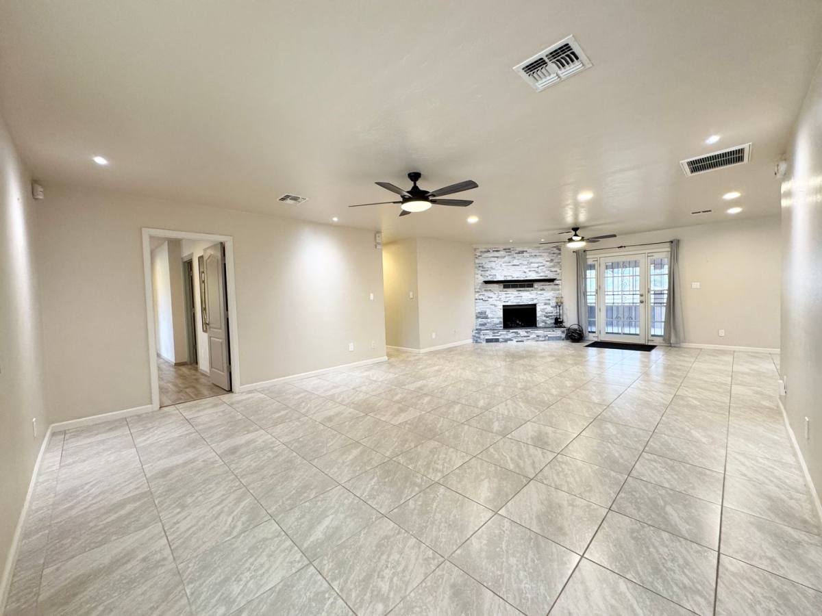 House for rent at 1327 S Yucca Dr, Sierra Vista, AZ 85635