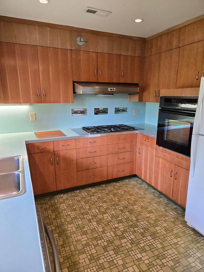 Townhouse for rent at 11440 NE Morris St, Portland, OR 97220