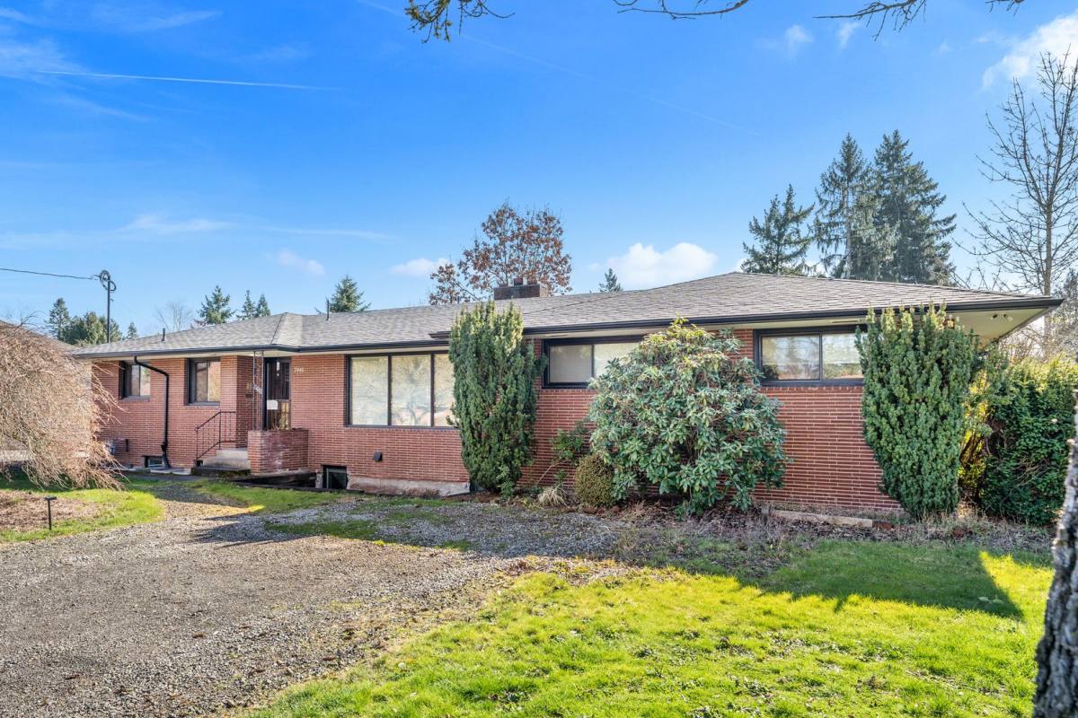 Townhouse for rent at 11440 NE Morris St, Portland, OR 97220