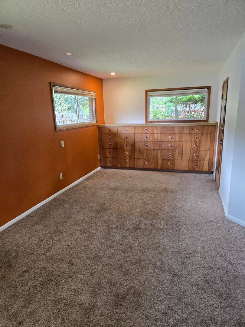 Townhouse for rent at 11440 NE Morris St, Portland, OR 97220
