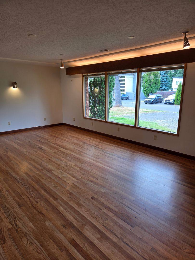 Townhouse for rent at 11440 NE Morris St, Portland, OR 97220
