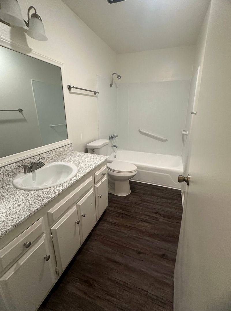 Apartment for rent at 140 Yorba St, Tustin, CA 92780