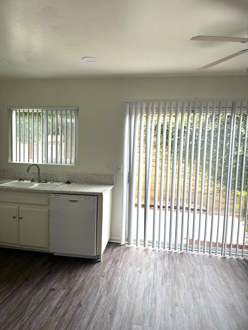Apartment for rent at 140 Yorba St, Tustin, CA 92780