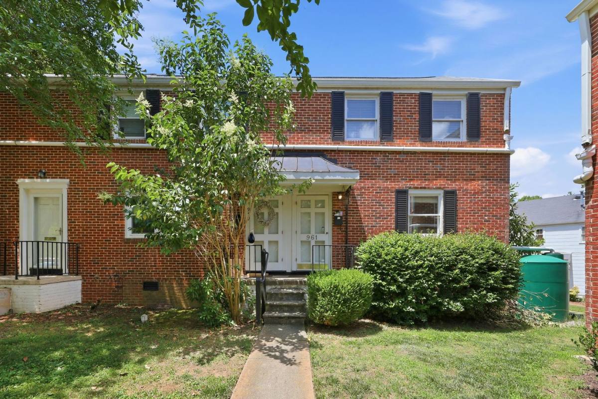 Condo for rent at 961 St Marys, Raleigh, NC 27605