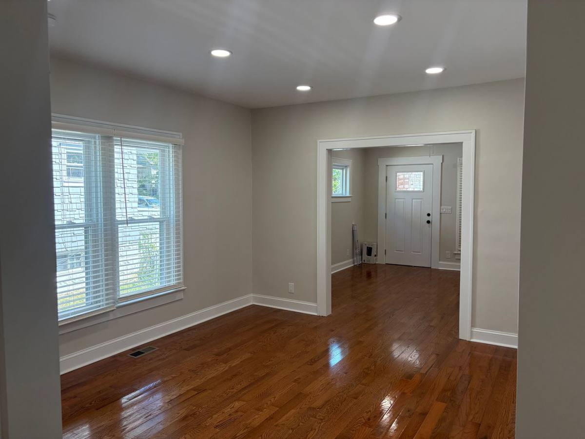 Townhouse for rent at 184 E Tompkins St, Columbus, OH 43202