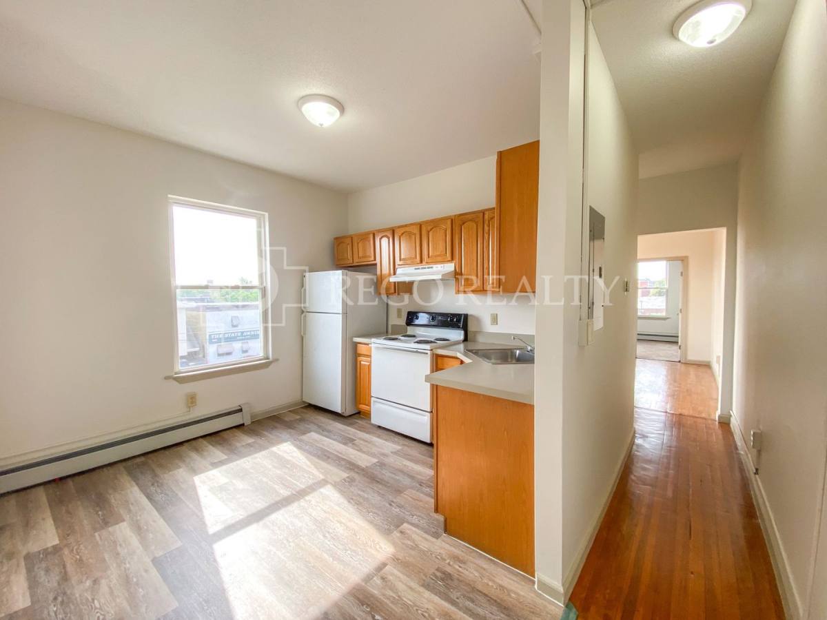 Apartment for rent at 277 Buckingham St, Hartford, CT 06106
