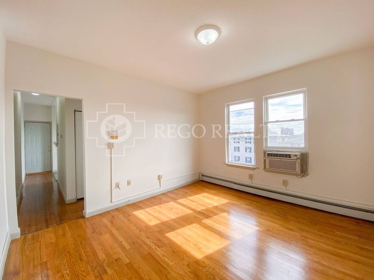Apartment for rent at 277 Buckingham St, Hartford, CT 06106