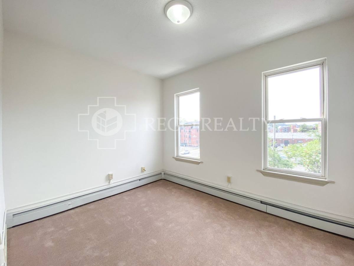 Apartment for rent at 277 Buckingham St, Hartford, CT 06106