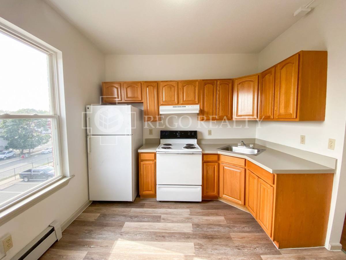 Apartment for rent at 277 Buckingham St, Hartford, CT 06106