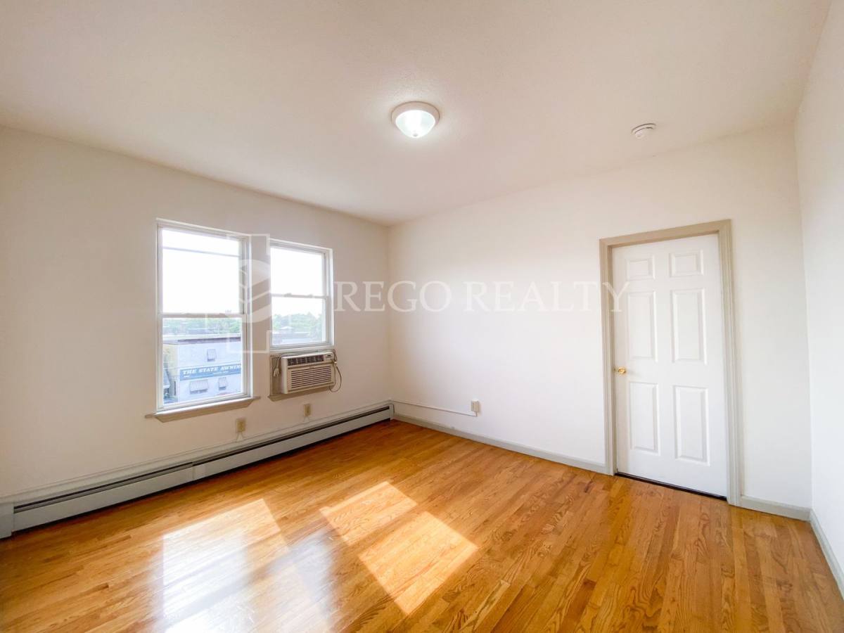 Apartment for rent at 277 Buckingham St, Hartford, CT 06106