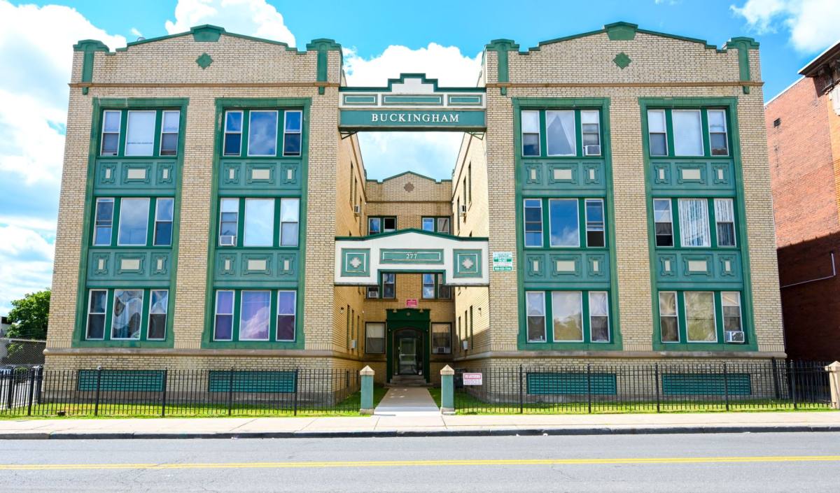 Apartment for rent at 277 Buckingham St, Hartford, CT 06106