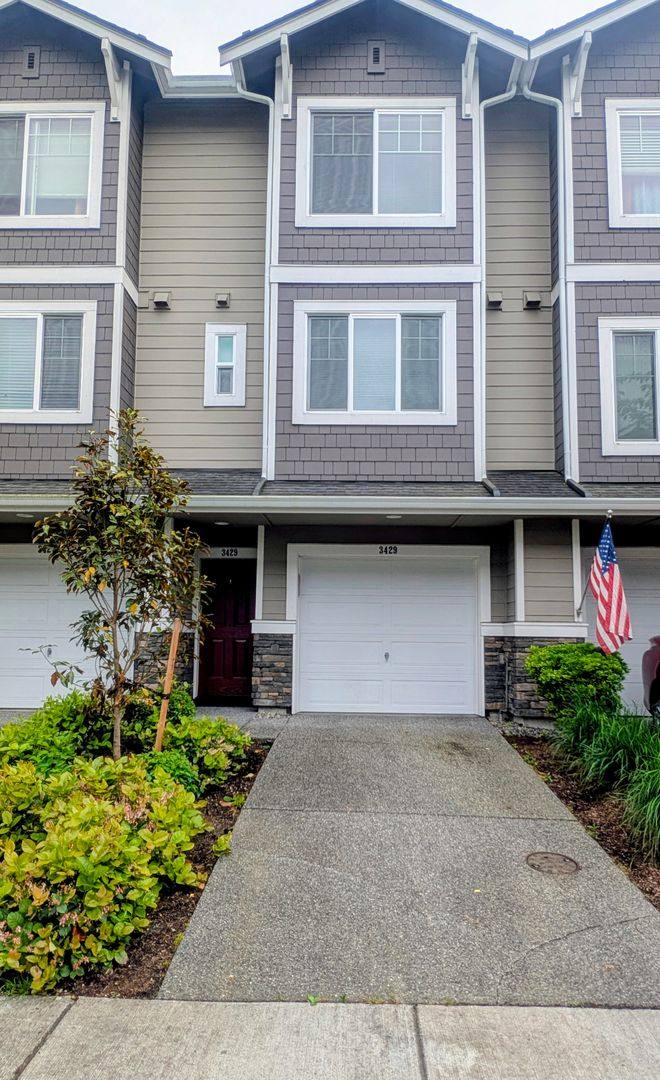 Townhouse for rent at 3429 31st Dr, Everett, WA 98201