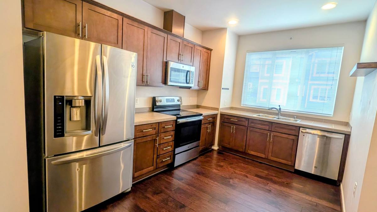 Townhouse for rent at 3429 31st Dr, Everett, WA 98201