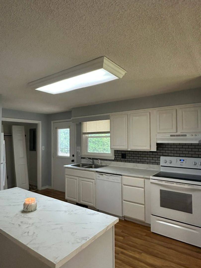 House for rent at 1570 Tanglewood Dr, Hickory, NC 28601
