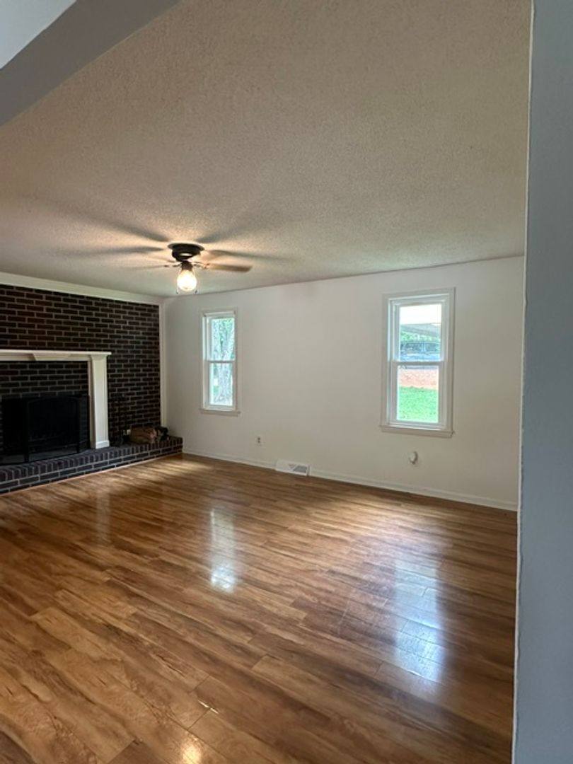 House for rent at 1570 Tanglewood Dr, Hickory, NC 28601