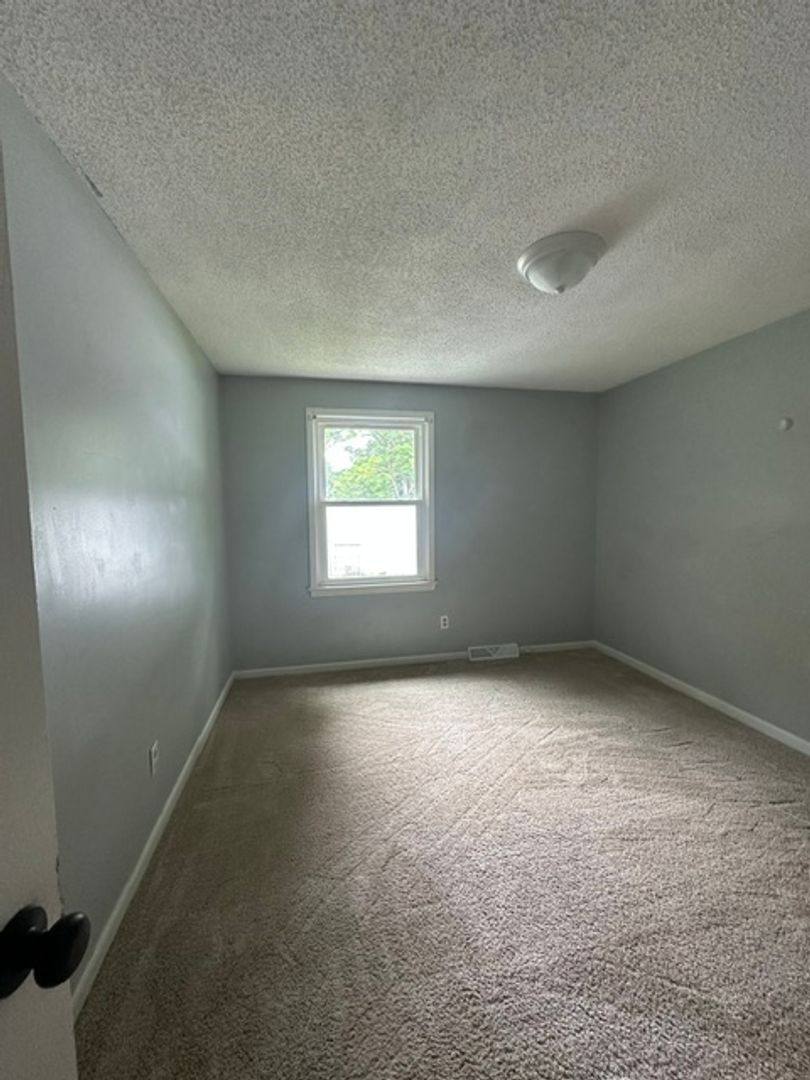 House for rent at 1570 Tanglewood Dr, Hickory, NC 28601