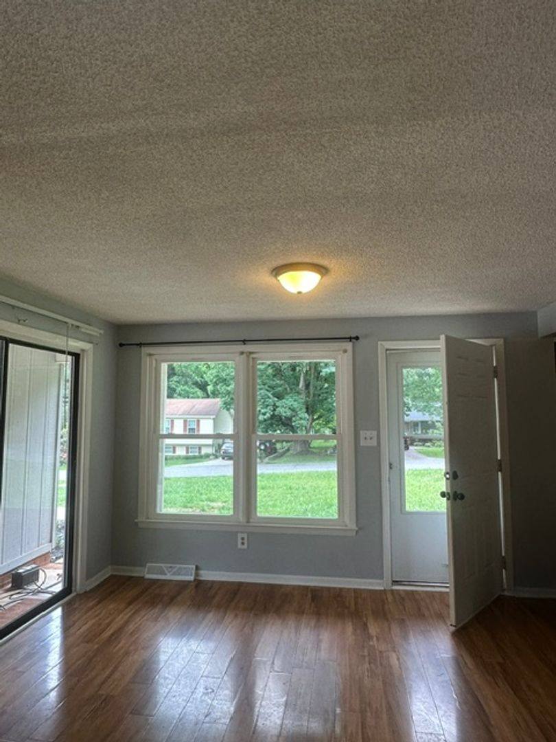 House for rent at 1570 Tanglewood Dr, Hickory, NC 28601
