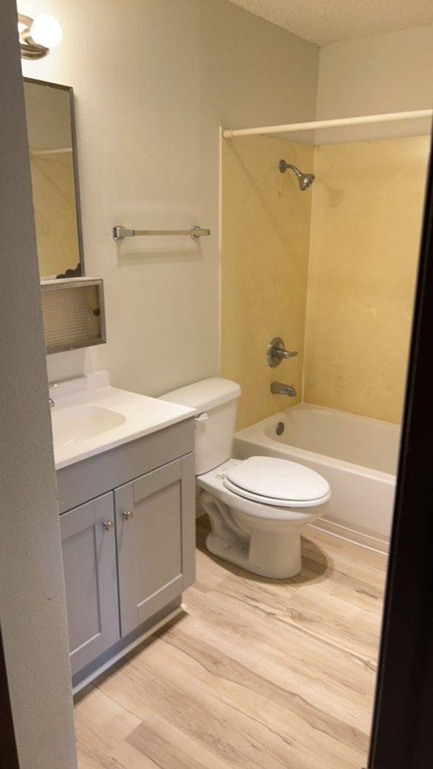 Apartment for rent at 166 De Hague, Medford, OR 97501
