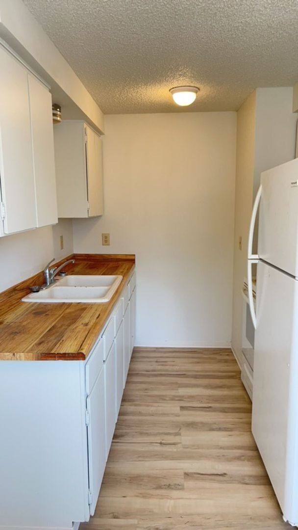 Apartment for rent at 166 De Hague, Medford, OR 97501