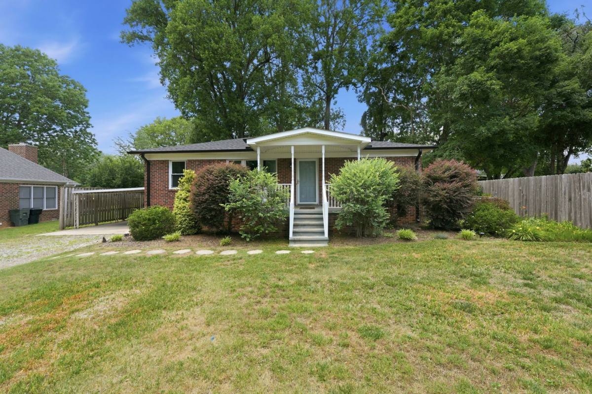 House for rent at 1515 Woodland Dr, Burlington, NC 27215